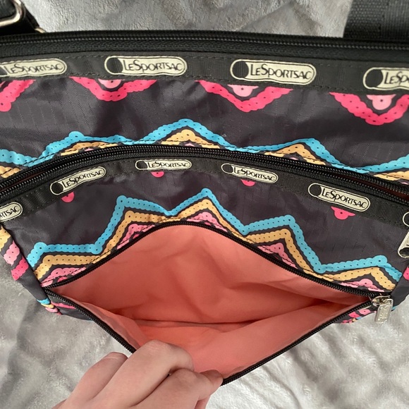 NWOT LeSportsac Classic Kylie crossbody - Picture 3 of 10